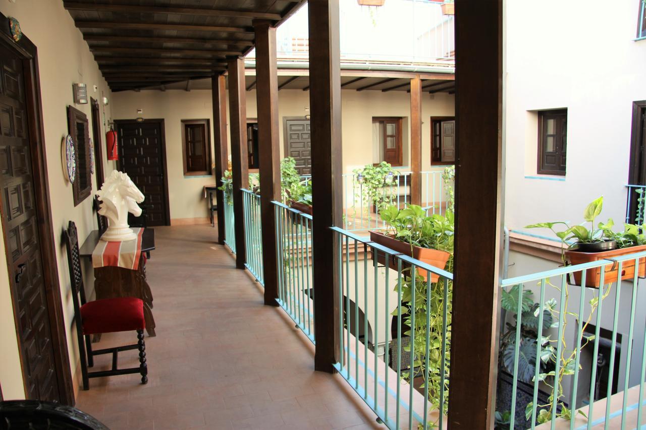Hotel Patio De Las Cruces Севилья Экстерьер фото